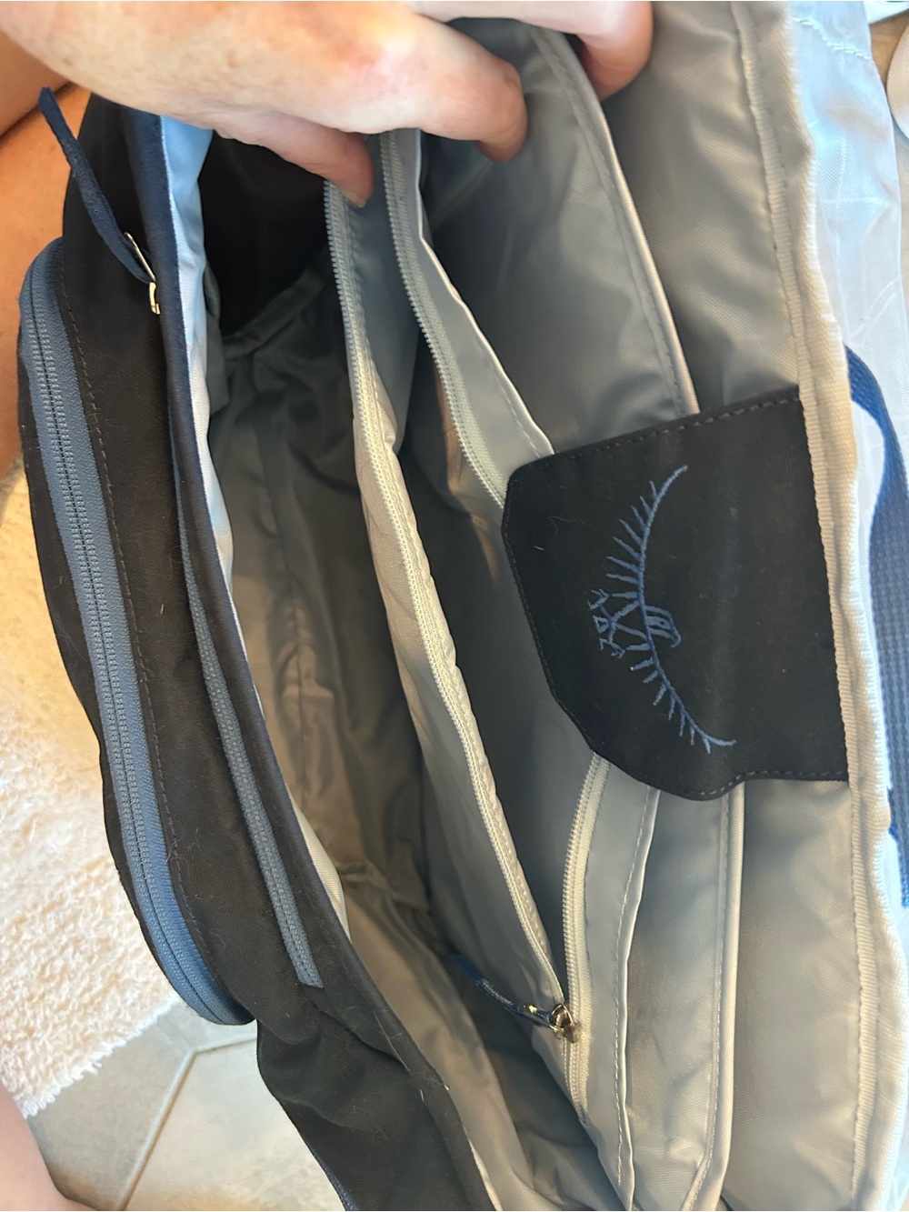 Osprey Flapjill Messenger Bag - Picture 4 of 9